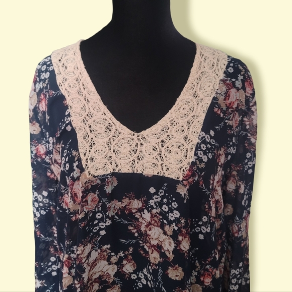 About A Girl Semi Sheer Boho Top Crocheted Lace Front and Hem Size Medium - Picture 2 of 5